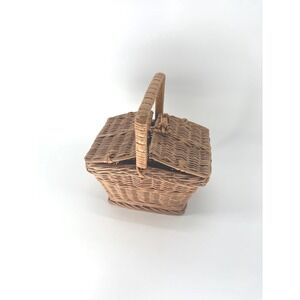 Vintage Woven Wicker Picnic Basket Handle Turn Lock Closure Rustic Cottage Decor